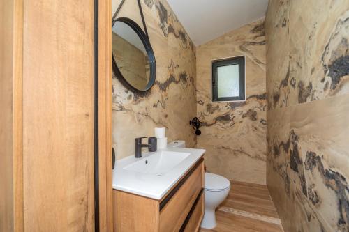 a bathroom with a sink and a mirror at Apartman Sara in Bar