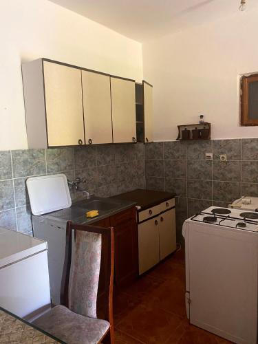 Dapur atau dapur kecil di Sunny Villa Apartments