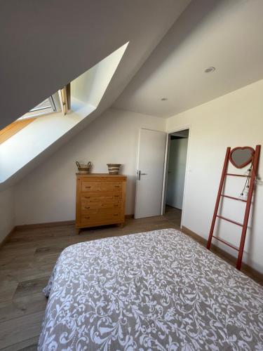 a bedroom with a bed and a ladder and a dresser at Maison 6pers à 800m de la mer SAINTE-CÉCILE PLAGE in Camiers
