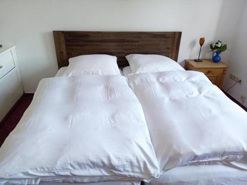 two beds with white pillows in a bedroom at Altenmedinger Hof in Altenmedingen