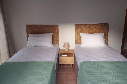 En eller flere senger på et rom på Colorful 2-bedroom house in Gaios