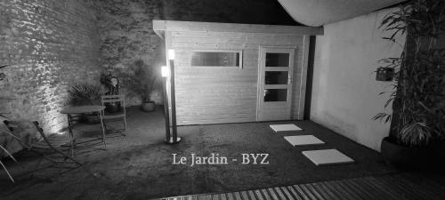 Photo de la galerie de l'établissement Bayeuzen Le Jardin - Nuit Romantique et Spa Privatif Bayeux, à Bayeux