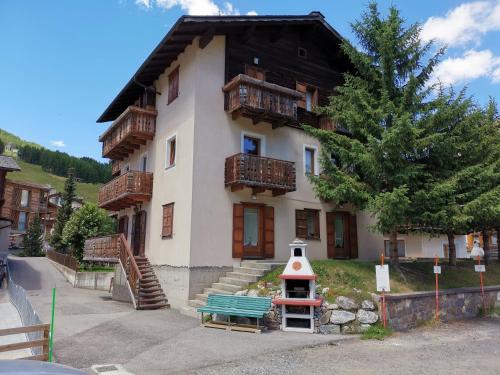 Budynek, w którym mieści się apartament