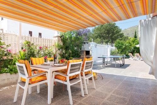 Villa Luna, beach and pool