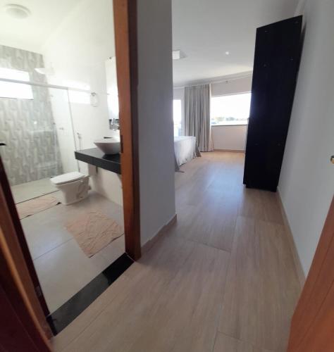a bathroom with a sink and a toilet in a room at Casa PraiAmar 20 in Prado