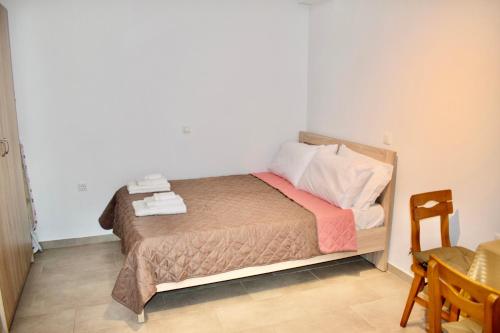 Postel nebo postele na pokoji v ubytování ΚΟΥΛΟΥΝΤΡΗ (1)