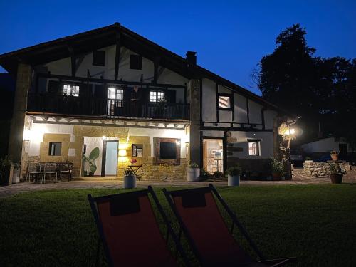 Το κτήριο όπου στεγάζεται  the country house