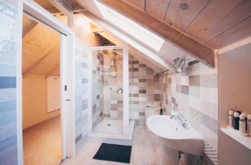 Koupelna v ubytování Lakeside Mountain Loft
