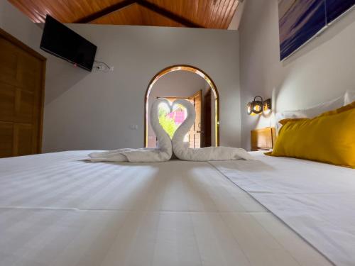 a swan made out of towels sitting on a bed at Los Gavilanes Hotel in Pucallpa