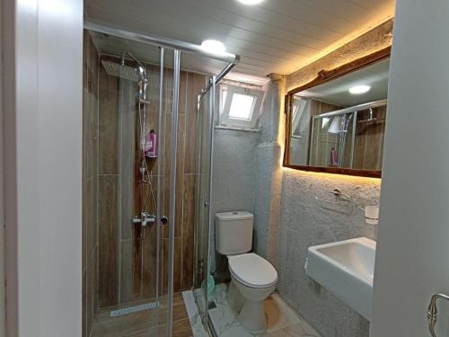 Vonios kambarys apgyvendinimo įstaigoje Atamert Homes