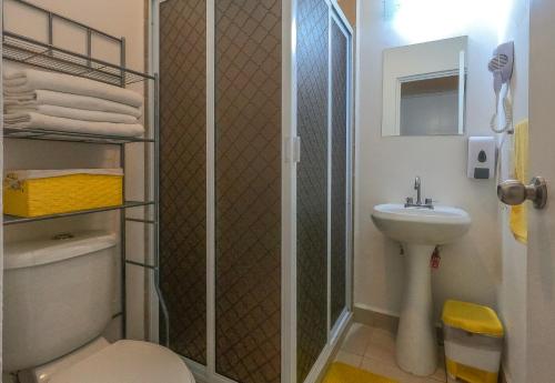 Koupelna v ubytování Casa con alberca, coto privado, gran ubicacíon