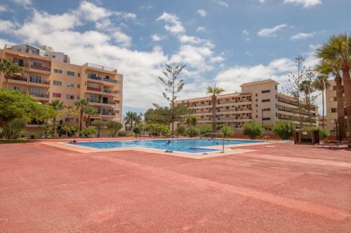 Cris Sol Heart of Los Cristianos