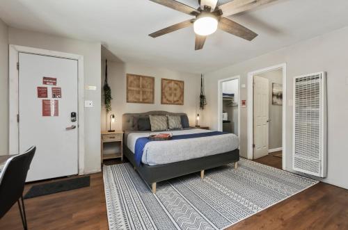 a bedroom with a bed and a ceiling fan at Playpark Lodge in South Lake Tahoe