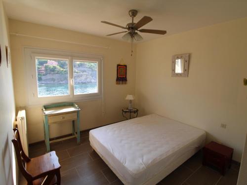 Posteľ alebo postele v izbe v ubytovaní Appartement T3 avec vue sur mer, parking et balcon à Collioure - FR-1-309-349