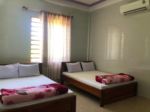 En eller flere senge i et værelse på Việt Long 2 hotel