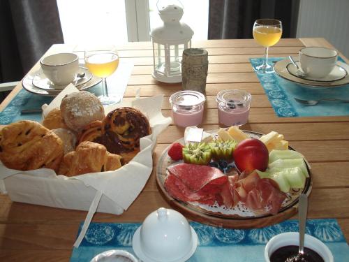 a table with a plate of food on a table at B&B Hoeve 't Geleed in Damme