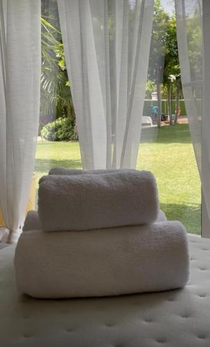 a stack of towels sitting in front of a window at Julia’s Garden in Cuarte de Huerva