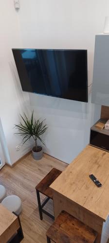 Una televisión o centro de entretenimiento en Wierzchy 34