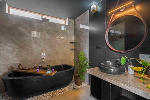 Bathroom sa SaffronStays Glasshouse Celeste, Ranikhet - luxurious glass villa with breathtaking views
