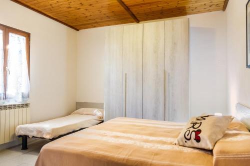 A bed or beds in a room at Perla marina