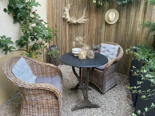 a table and two chairs and a table and chairs at Chambre d'Hôtes La Villa Molina in Besançon