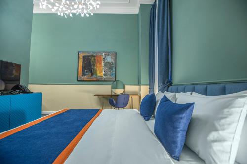 Postel nebo postele na pokoji v ubytování Heritage Hotel and Suites