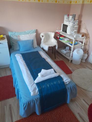 Cama o camas de una habitación en Edit vendégház Szabolcsveresmart