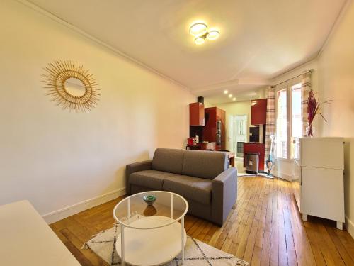 Posezení v ubytování CALME, EMPLACEMENT PARFAIT, 15 min PARIS