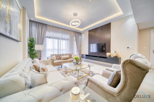 a living room with a couch and a tv at Exclusive Deal Stunning 1BR at Madinat Jumeirah by Deluxe Holiday Homes in Dubai