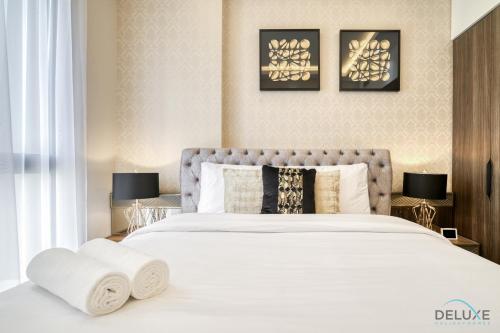 a bedroom with a large white bed with two lamps at Exclusive Deal Stunning 1BR at Madinat Jumeirah by Deluxe Holiday Homes in Dubai
