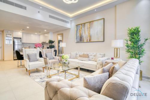 a living room with couches and a table at Exclusive Deal Stunning 1BR at Madinat Jumeirah by Deluxe Holiday Homes in Dubai