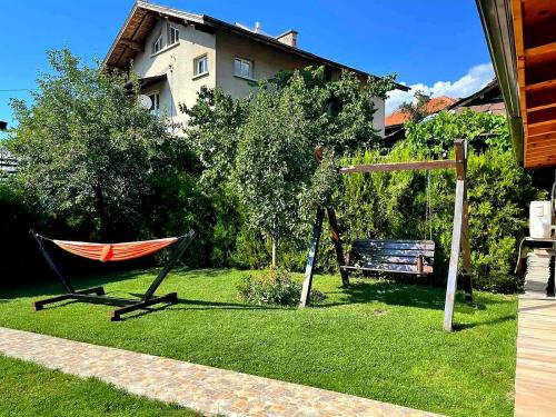 Κήπος έξω από το Guest House Vasilena Самостоятелно наемане FREE PARKING