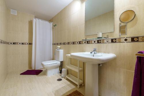 Kylpyhuone majoituspaikassa MalagaSuite Great Views fuengirola