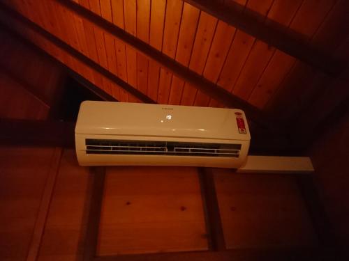 a air conditioner sitting on a table in a attic at Kaba Saradiel in Mawanella