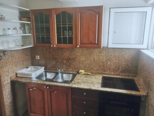 Kuchyňa alebo kuchynka v ubytovaní Apartman prvi red do mora Čović