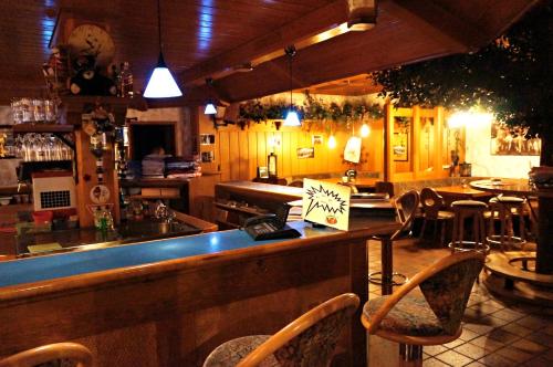 Biliár nebo kulečník v ubytování Alemannenhof Hotel Engel