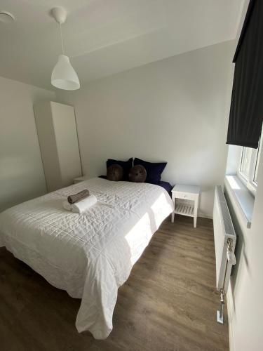a bedroom with a white bed in a room at Solberga lägenhetshotell in Köpingsvik