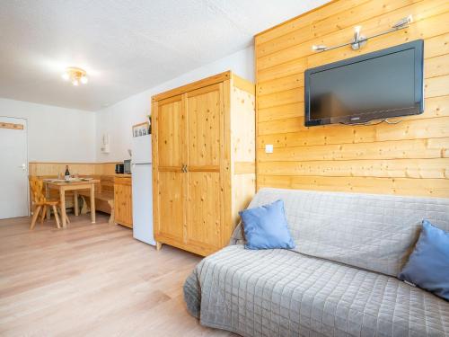 TV a/nebo společenská místnost v ubytování Apartment Cime de Caron 2701 by Interhome