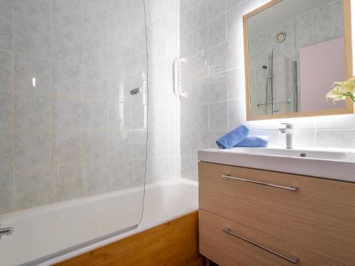 Apartment Lac du Lou 607 by Interhome