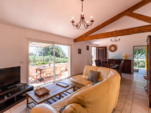 een woonkamer met een bank en een tv bij Holiday Home Maison Christian by Interhome in Cervione