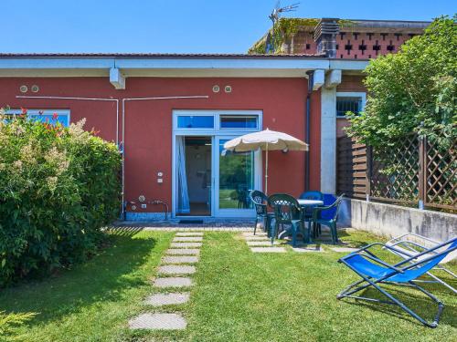 A garden outside Holiday Home Gelsomino-1 by Interhome