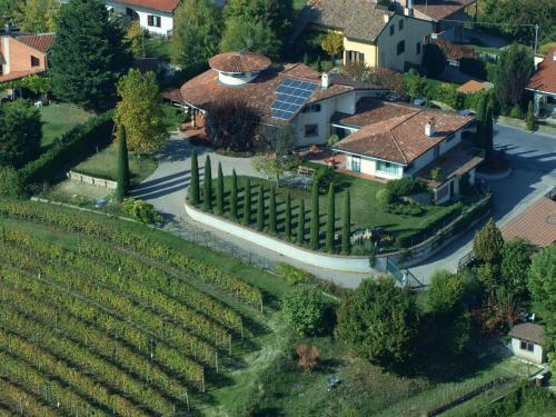 バローロにあるHoliday Home Baroncelli by Interhomeの山の家の上面