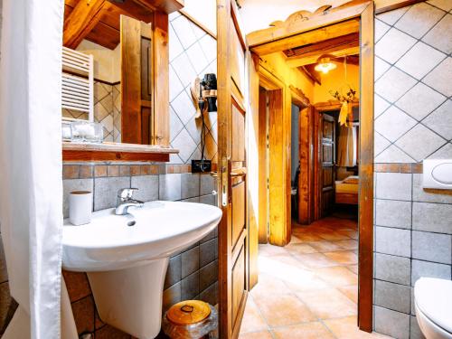 Ένα μπάνιο στο Apartment Golden by Interhome