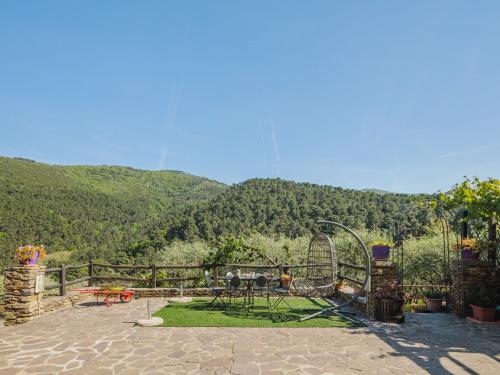 - une aire de jeux avec une piste de roller dans un parc dans l'établissement Holiday Home Italia by Interhome, à Vorno