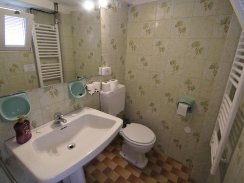 Ένα μπάνιο στο Holiday Home Nicol by Interhome