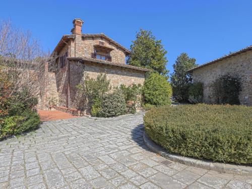a stone driveway leading to a brick building at Apartment Casetta by Interhome in Poggibonsi