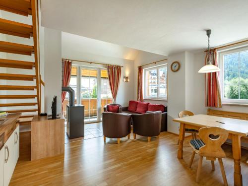 cocina y sala de estar con estufa de leña en Apartment Top 6 by Interhome, en Sankt Margarethen im Lungau