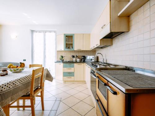 Η κουζίνα ή μικρή κουζίνα στο Apartment Amelia by Interhome