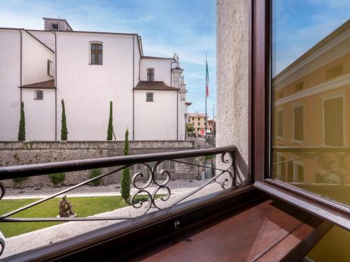 een uitzicht vanuit een raam van een gebouw bij Apartment Squisleep-1 by Interhome in San Daniele del Friuli