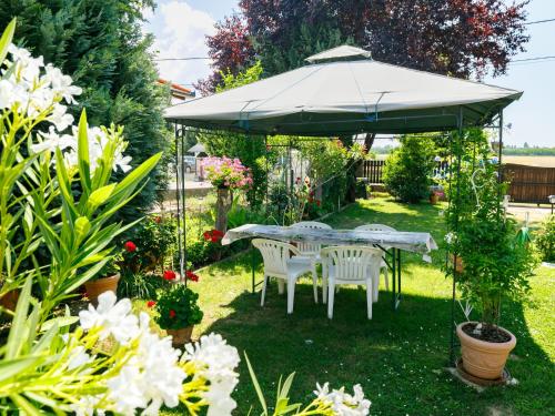 Vonkajšia záhrada v ubytovaní Holiday Home Sunny by Interhome